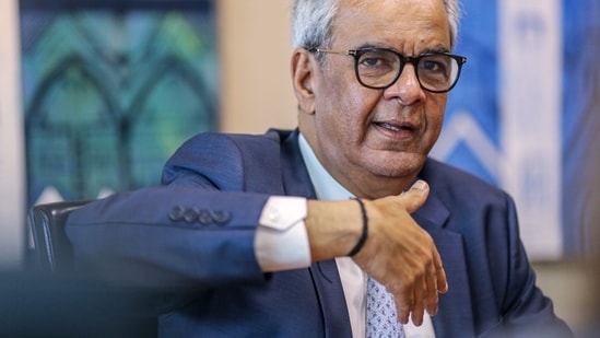 Despite being an outsider, Kotak Mahindra Bank CEO Ashok Vaswani says that having the founder, Uday Kotak, available as a sounding board gives him an advantage over many banking chiefs. (Bloomberg)