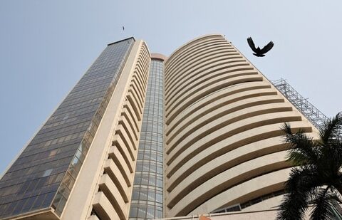 Market experts noted that despite the recovery, uncertainty continues to weigh on investor sentiment. (REUTERS/File)