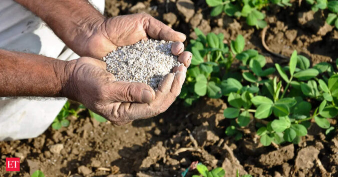 Centre pushes states on fertiliser black-marketing, MSP procurement; 9.25 cr farmer IDs created ET logo
