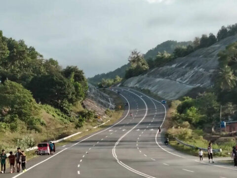 Road ministry to charge up to four times the base fare from 40% overloaded vehicles on National Highways ET logo