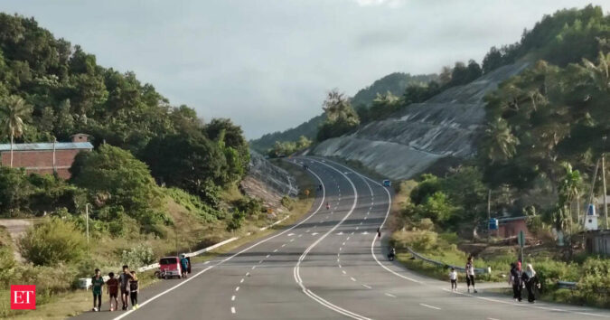 Road ministry to charge up to four times the base fare from 40% overloaded vehicles on National Highways ET logo