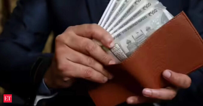 Central government workers seek wages based on five-member families ET logo