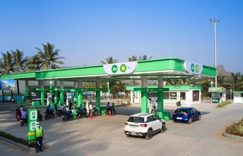 Reliance caps fuel sales to ₹1,000 per visit at Jio-BP petrol pumps as shortages deepen| Business News A Jio-BP petrol pump. While Reliance Industries runs only 2% of the more than 102,000 fuel stations in India, it’s the first operator to go beyond price hikes to rationing supply.