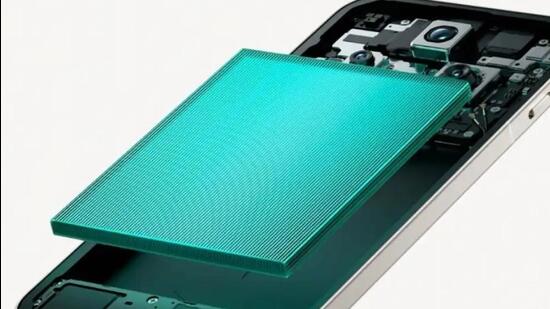 What the EU has mandated, applicable from February 2027, are “easily replaceable batteries”. (HT file photo)