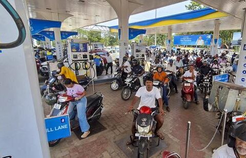 Vehicles line up at a petrol pump amid heavy rush for fuel in Odisha’s Bhubaneswar. (PTI)