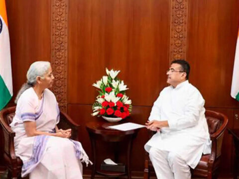 FM Sitharaman discusses ways to boost growth with Bengal CM FM Sitharaman discusses ways to boost growth with Bengal CM