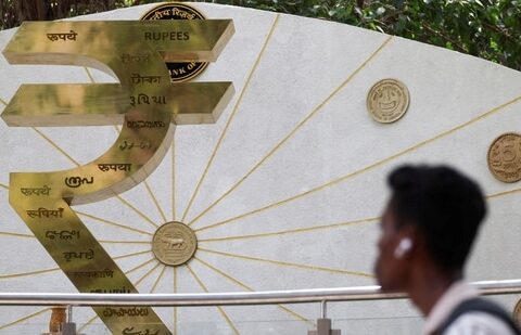 Rupee jumps after RBI policy decision, touches 95.24 against US dollar (REUTERS/Francis Mascarenhas/File Photo) (REUTERS)