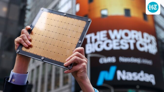Why leverage turned the AI chip sell-off into a market rout as leveraged ETFs, margin calls and forced selling magnified losses for investors worldwide. (Photographer: Michael Nagle/Bloomberg) (Bloomberg)
