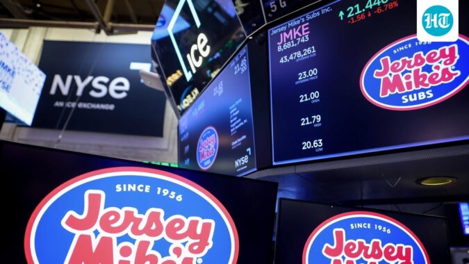 Jersey Mike’s stock falls 2% after NYSE debut despite $1 billion IPO Jersey Mike’s stock fell about 2% after its NYSE debut despite raising $1 billion in its IPO (Photographer: Michael Nagle/Bloomberg) (Bloomberg)