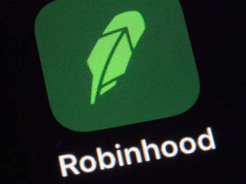 Robinhood stock rises nearly 5% as Trump backs the Clarity Act, boosting hopes for clearer US crypto rules and stronger growth for HOOD. (AP)