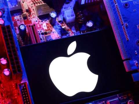 A $10,000 Apple stock investment made 10 years ago would be worth about $126,000 today. (REUTERS/Dado Ruvic/Illustration/File Photo) (REUTERS)