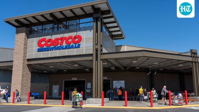Costco dividend rises: Why a $10,000 investment pays only $61 yearly A $10,000 Costco investment earns only about $61 a year in regular dividends. (Bloomberg)