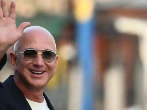 Liverpool FC has decided to sell a minority stake to a consortium of financial heavy hitters including Amazon founder Jeff Bezos. (AFP photo)