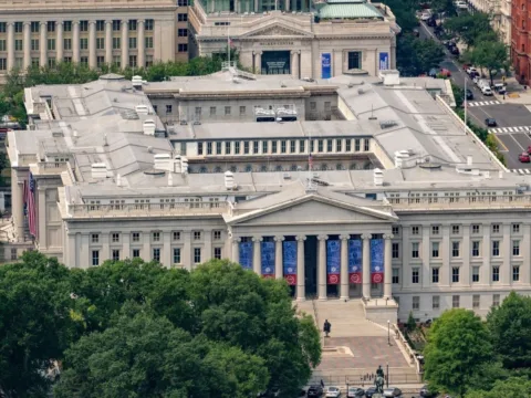 US Treasury doubles debt buybacks to support the bond market as Treasury yields surge, while investors watch inflation, deficits and Fed policy. (Photographer: Daniel Heuer/Bloomberg) (Bloomberg)