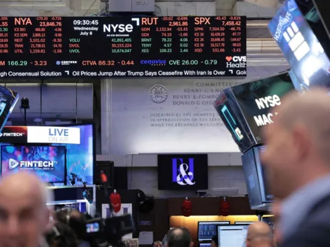 Wall Street expects the S&P 500 to jump 17%: Can AI drive another big stock-market rally? Wall Street expects the S&P 500 to jump 17% as AI spending boosts earnings. (Photo by Michael M. Santiago / GETTY IMAGES NORTH AMERICA / Getty Images via AFP) (Getty Images via AFP)