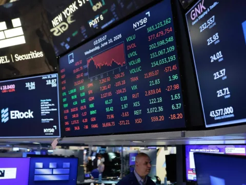 S&P 500 correction risk rises as sticky inflation, Trump tariffs and possible Fed rate hikes threaten the stock market after strong 2026 gains. (Photo by Michael M. Santiago / GETTY IMAGES NORTH AMERICA / Getty Images via AFP) (Getty Images via AFP)