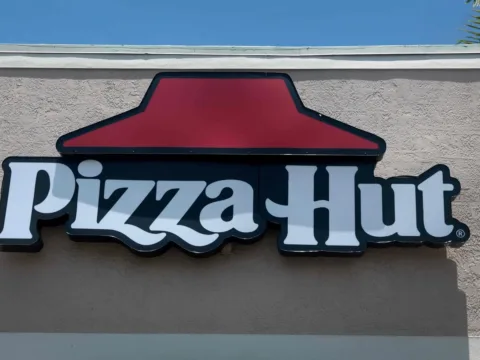 Why Pizza Hut is failing in America: How the us fell out of love with the once-dominant pizza chain Pizza Hut is closing US restaurants as sales fall and customers shift to faster, cheaper food. (Joe Raedle/Getty Images/AFP (Photo by JOE RAEDLE / GETTY IMAGES NORTH AMERICA / Getty Images via AFP) (Getty Images via AFP)