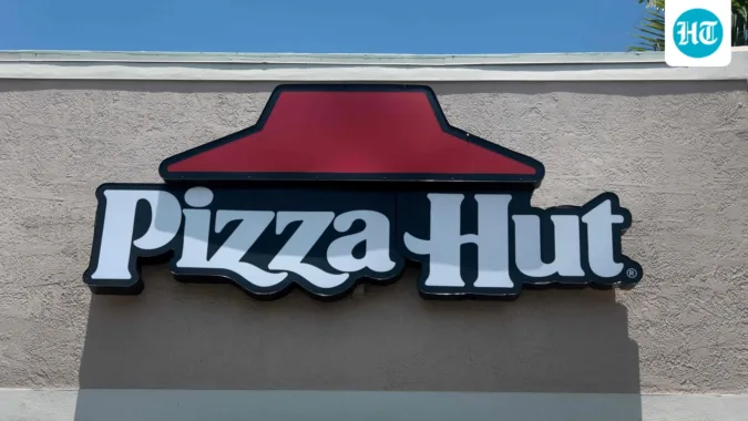 Pizza Hut is closing US restaurants as sales fall and customers shift to faster, cheaper food. (Joe Raedle/Getty Images/AFP (Photo by JOE RAEDLE / GETTY IMAGES NORTH AMERICA / Getty Images via AFP) (Getty Images via AFP)