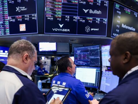 US markets today: Why did stocks struggle? Dow falls as Iran tensions push oil higher US stocks stayed flat as Iran tensions pushed oil above $80, while Intel fell and investors weighed Fed rate bets, inflation data and key stock moves. (Photographer: Michael Nagle/Bloomberg) (Bloomberg)