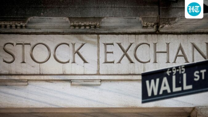 Wall Street opens mixed as Dow and S&P 500 futures rise while SpaceX and AMD shares fall, with investors watching AI stocks, jobs data and Fed rate plans. (REUTERS/Brendan McDermid//File Photo) (REUTERS)