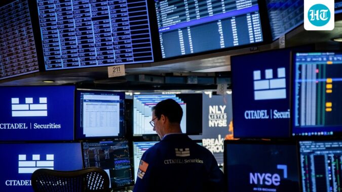 Why US stocks fell today: Dow, S&P 500, Nasdaq drop as oil and bond yields rise US stocks fell as oil prices and Treasury yields rose. Dow, S&P 500 and Nasdaq dropped. (Bloomberg)