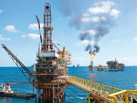 Oil prices rise as Middle East tensions threaten global crude supplies. (MINT FIle photo)