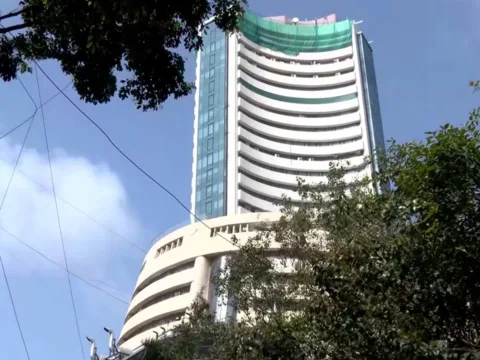 From the 30 Sensex firms, Eternal, Sun Pharma, Titan, Adani Ports, Tata Steel and HDFC Bank were among the major laggards. (ANI Video Grab)