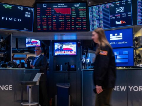 Why are Dow Jones futures flat as oil tops $100 and Fed rate hike fears rise? Dow Jones futures, oil prices and Alibaba AI chip in focus as US markets open. (Getty Images via AFP)