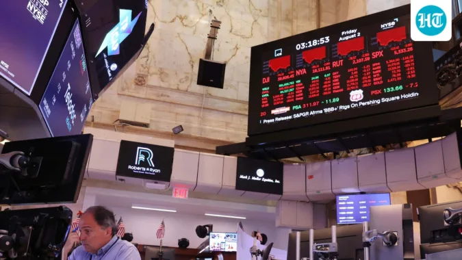 US stocks fall as Treasury yields hit 5% and oil prices rise. (Photo by Michael M. Santiago / GETTY IMAGES NORTH AMERICA / Getty Images via AFP) (Getty Images via AFP)