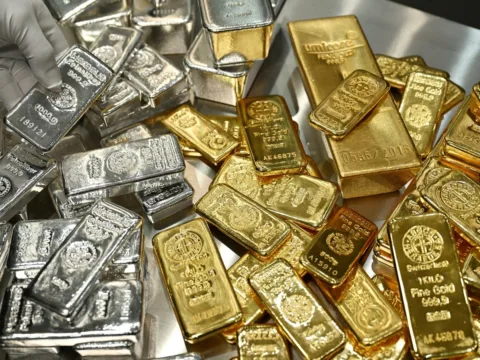 Gold steadied on Tuesday but remained near its seven-week low as investors assessed the possibility of US interest rates staying higher for longer. (Reuters) (Representative Image)