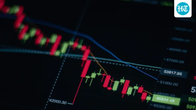 US stocks fall as oil prices, Treasury yields and AI fears weigh on Wall Street. (Pexel)