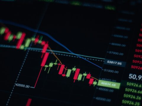 Global stock markets fall as US-Iran strikes push oil to $95, bond yields surge, Fed rate hike bets rise Global markets fall as US-Iran strikes push oil prices and bond yields higher. (Pexel)