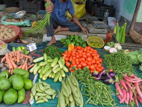 Inflation in potatoes, tomatoes, motor cars and jeeps, lady's fingers, and coconuts remained negative. (ANI Photo)
