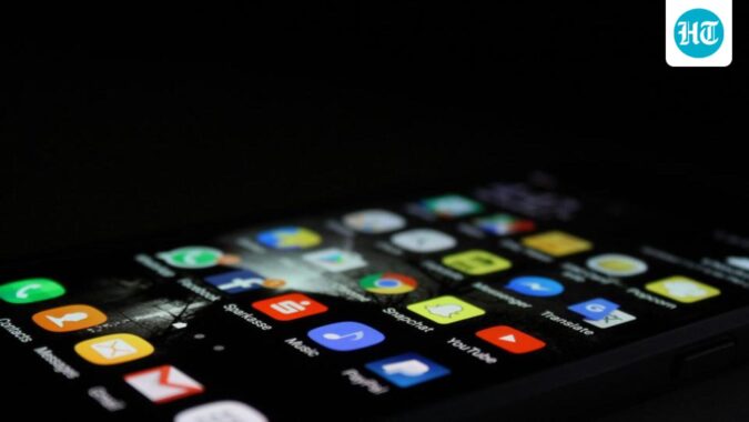 The Esya Centre report argued that much of the online fraud happens through phishing, stolen passwords, malware and hijacked sessions, something SIM binding does not directly address. (Unsplash)