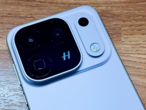 The Find X9 Ultra had set an overall template, and the Find X10 Pro Max is building on that ((Vishal Mathur / HT Photo))
